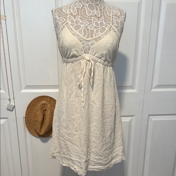 Vera Wang Luxe Cream Lace Chemise - Picture 1 of 11